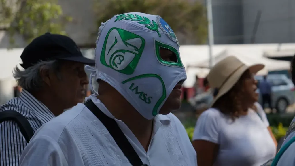 ¿Por qué se manifiestan los trabajadores del IMSS?