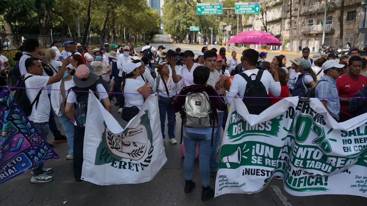 Portazo y protesta: ¿Por qué se manifiestan los trabajadores del IMSS?
