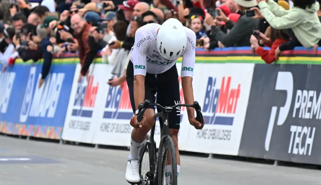 Posible lesión en la rodilla evita bicampeonato de Isaac del Toro en el Gran Piemonte