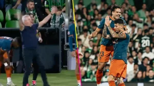 Javier Aguirre debuta con empate con el Valencia