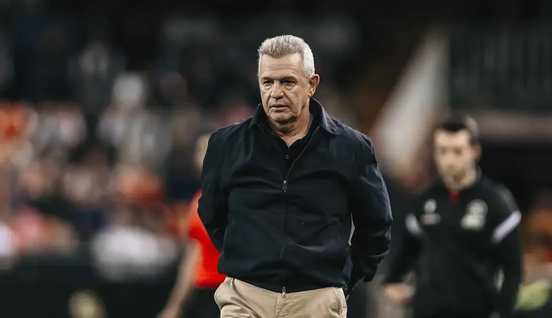 Javier Aguirre molesto por la derrota del Valencia: “Es culpa mía por poner a los jugadores que pongo”