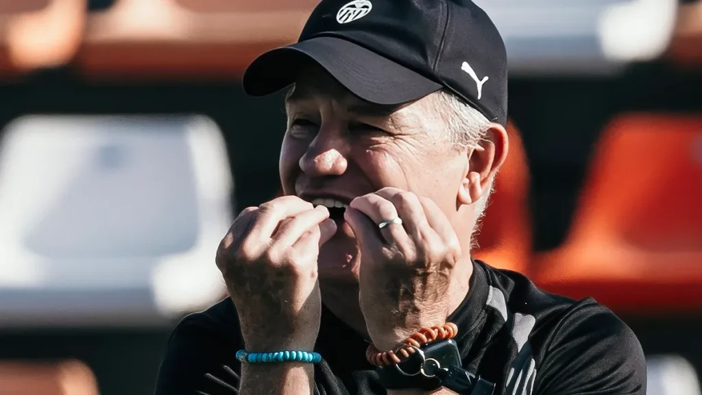 Javier Aguirre, DT del Valencia