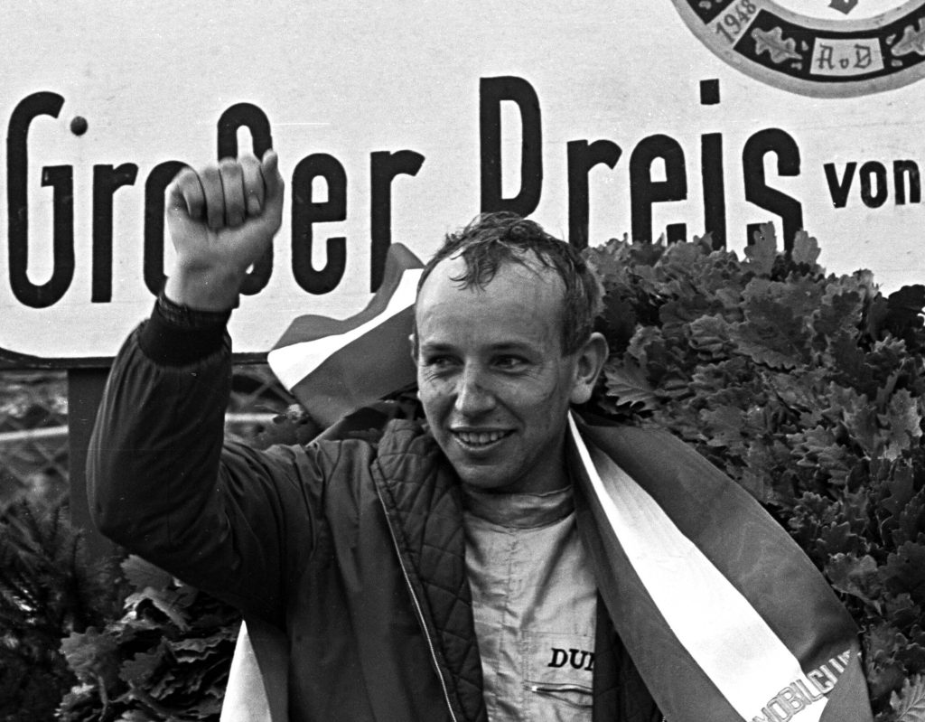 John Surtees, se coronó campeón de la F1 en el Gran Premio de México de 1964