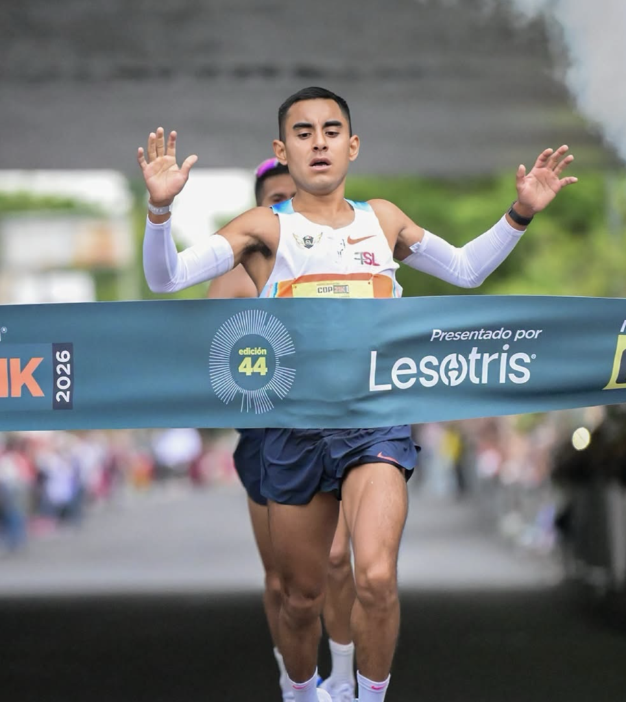 Jorge Luis Cruz ganó el medio maratón del día del padre