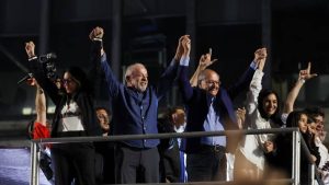 Detrás de la victoria de Lula da Silva: Un 'ejército' de 10 millones de personas en WhatsApp