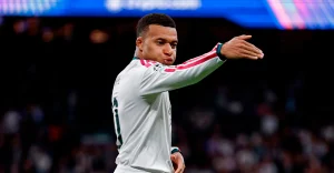 Mbappé marcó en el clásico