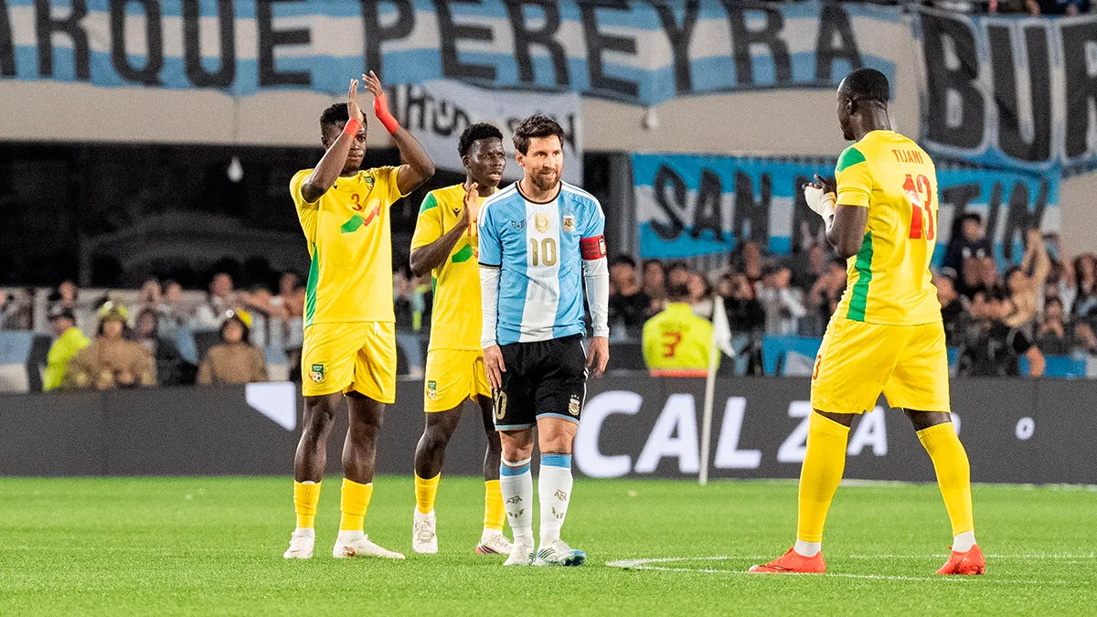 DT de Benin relata la experiencia en la despedida de Messi: "No permitieron ni una foto con Leo"