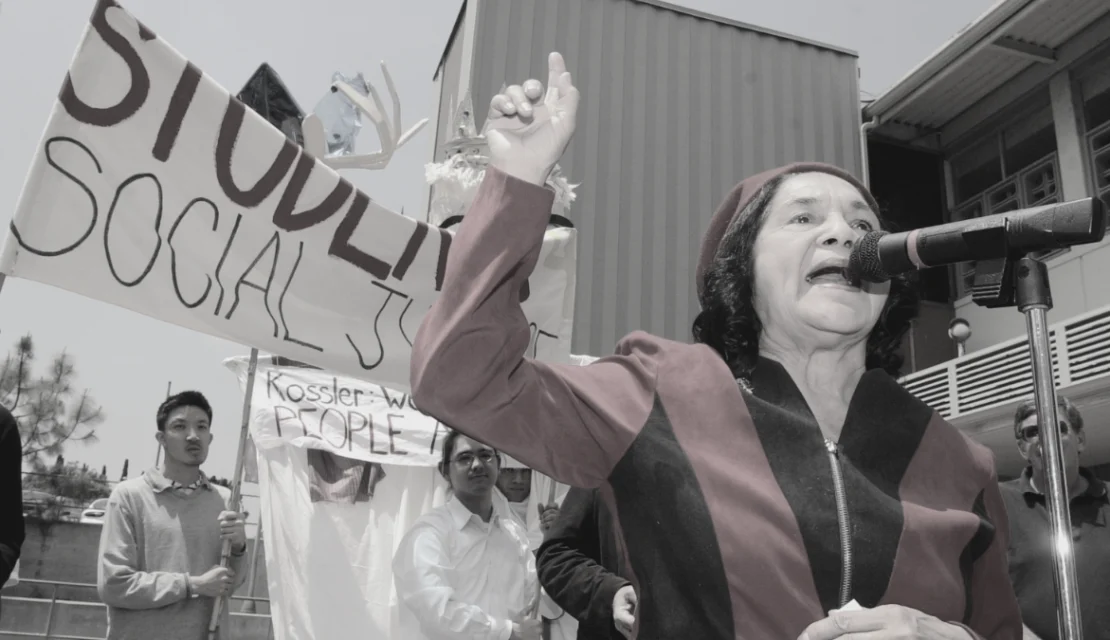Muere Dolores Huerta, activista por los derechos civiles y creadora de la frase “¡Sí, se puede!”