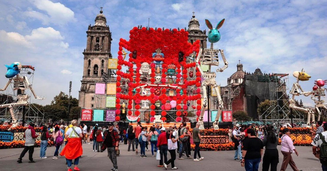 ¿Qué ver y en dónde? Guía de las ofrendas más monumentales de la CDMX