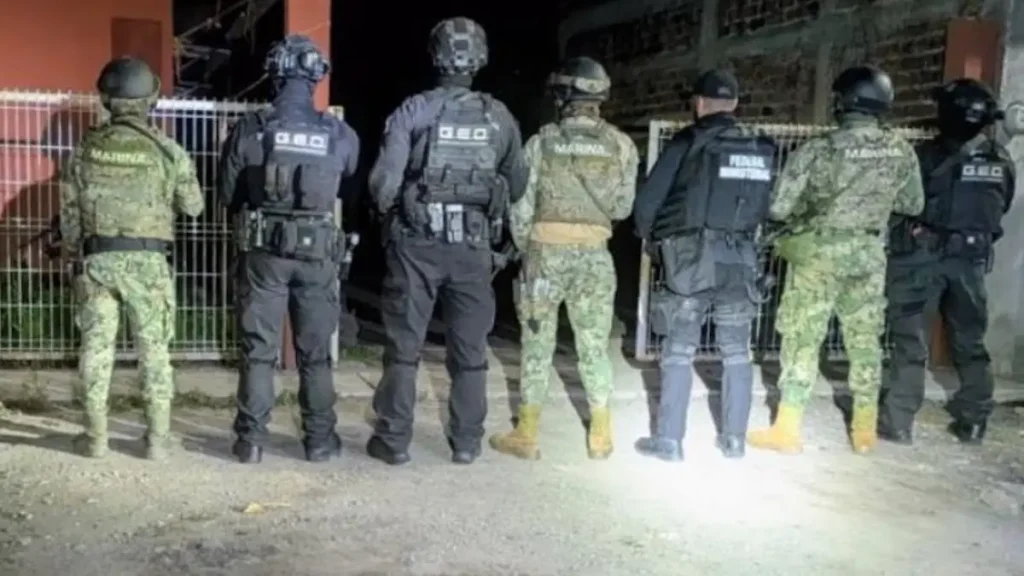 Detienen a 3 sujetos por el caso del coche bomba en Coahuayana, Michoacán