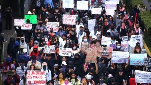 Periodistas denuncian agresiones durante la marcha del 2 de octubre en Tlatelolco