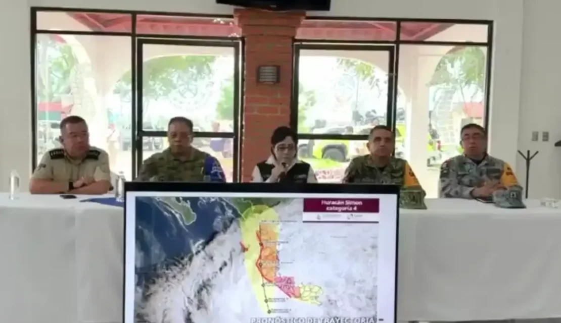 Protección Civil suspende actividades en 4 estados por huracán “Simón”; se mantiene en categoría 4