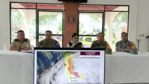 Protección Civil suspende actividades en 4 estados por huracán "Simón"; se mantiene en categoría 4