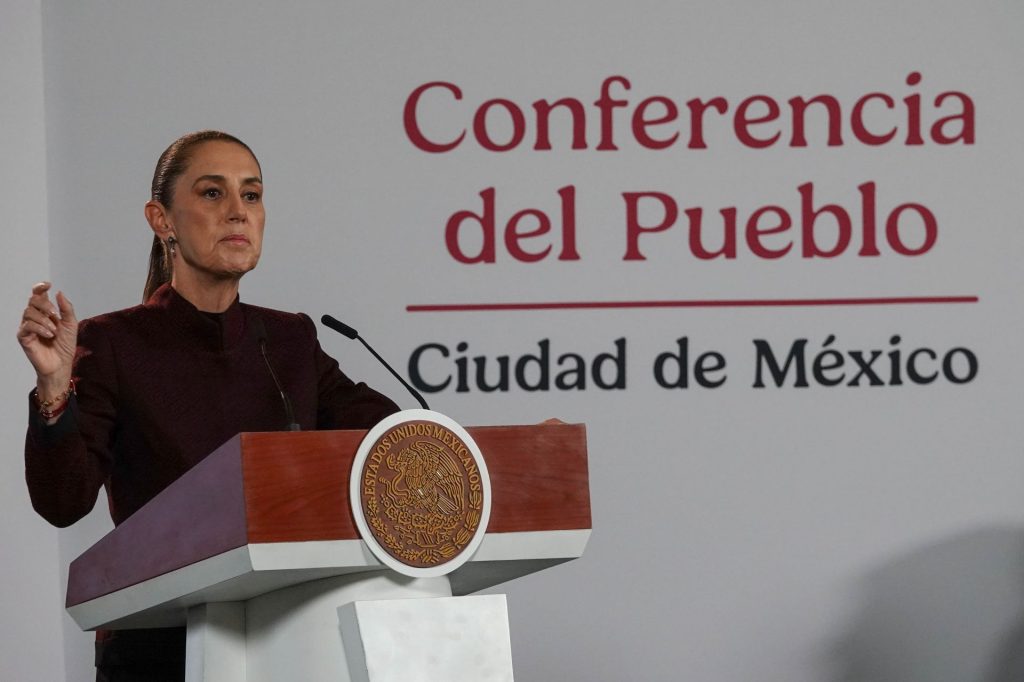 Senadores sí pueden usar Salones Oficiales del AICM; Sheinbaum pide cero privilegios