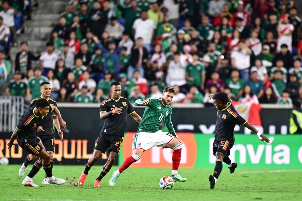 Santi Giménez no tiene gol con la Selección Mexicana
