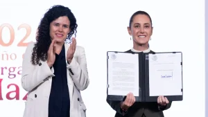 Sheinbaum firma decreto contra la violencia digital: plataformas deberán retirar contenido de abuso y acoso