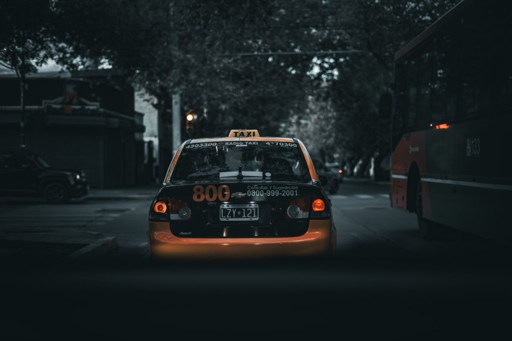 Alertan por extorsión de taxis pirata en el Aeropuerto Internacional de Guadalajara
