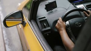 Alertan por extorsión de taxis pirata en el Aeropuerto Internacional de Guadalajara