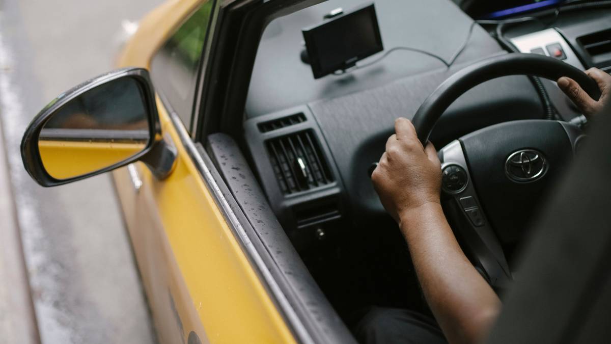 Alertan por extorsión de taxis pirata en el Aeropuerto Internacional de Guadalajara