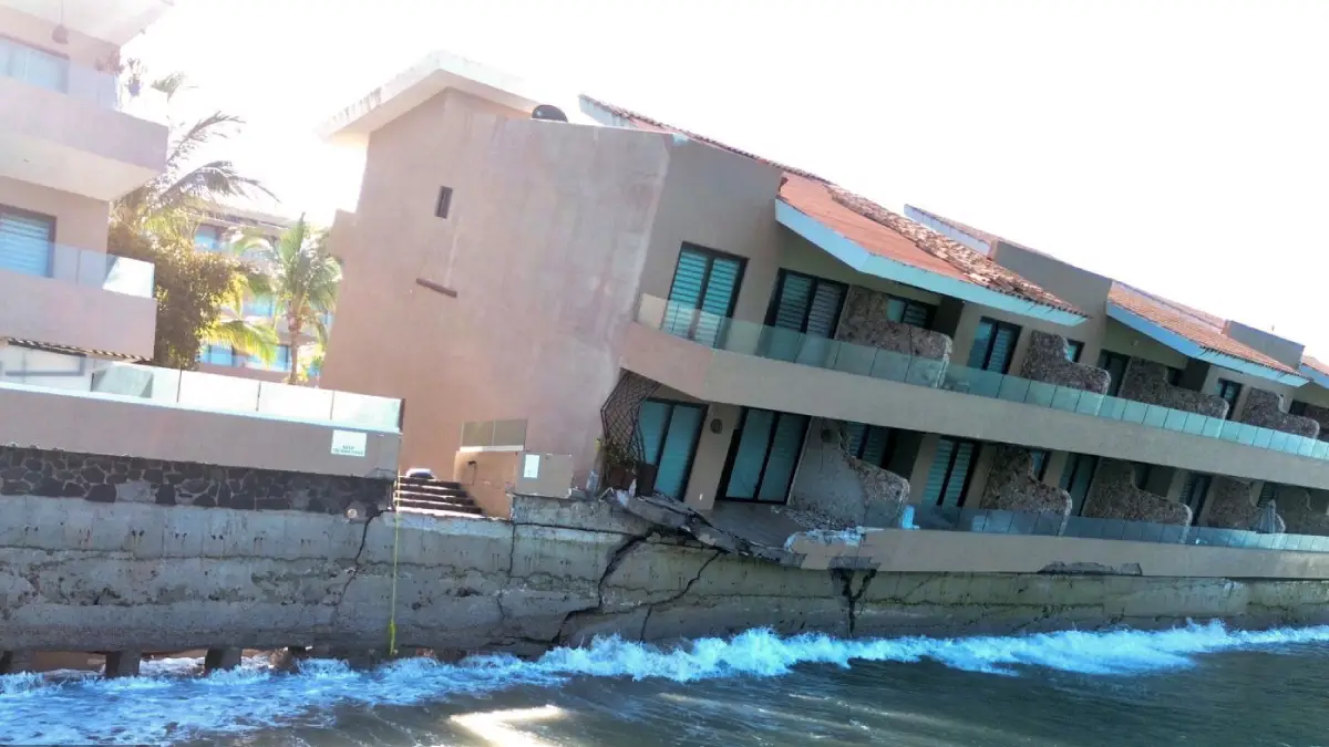 Torres residenciales en Punta Paraíso, Nayarit, en riesgo de colapsar; Profepa activa protocolos de emergencia