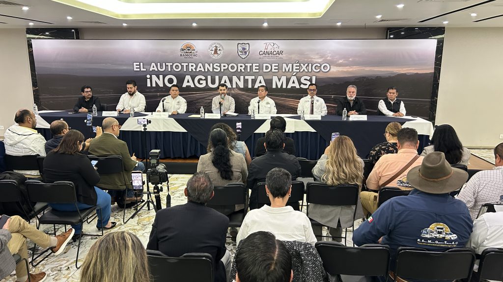 ¿Adiós al paro indefinido? Transportistas y Segob alcanzan acuerdo 
