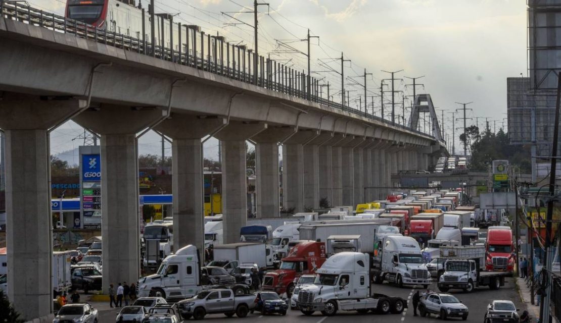 ¿Adiós al paro indefinido? Transportistas y Segob logran acuerdo