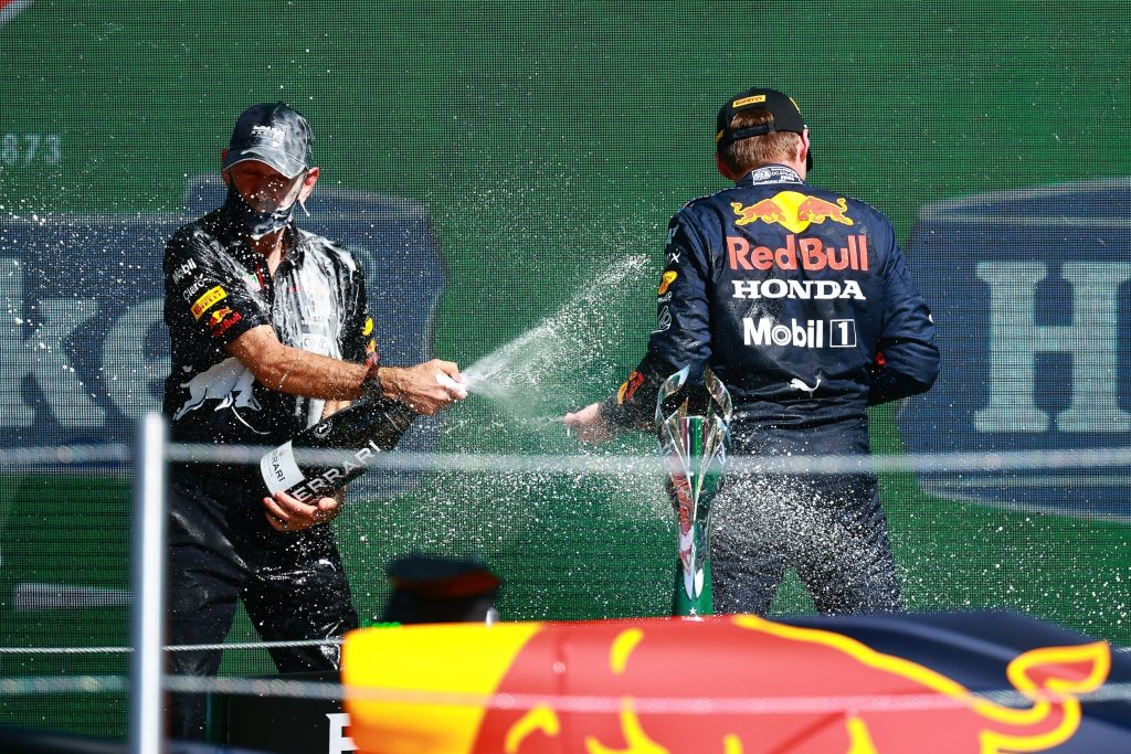 Verstappen siente el paddock menos estresante sin Horner