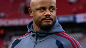 Vincent Kompany, hospitalizado tras desplomarse en pleno entrenamiento