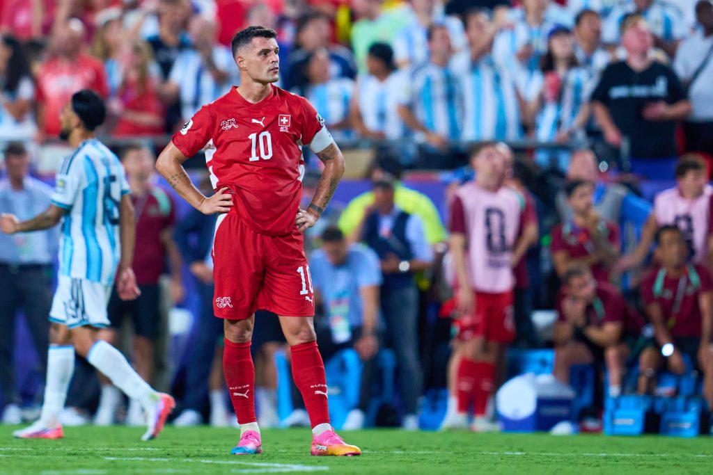 Granit Xhaka se salvó de ir a prisión tras falsificar certificados de COVID